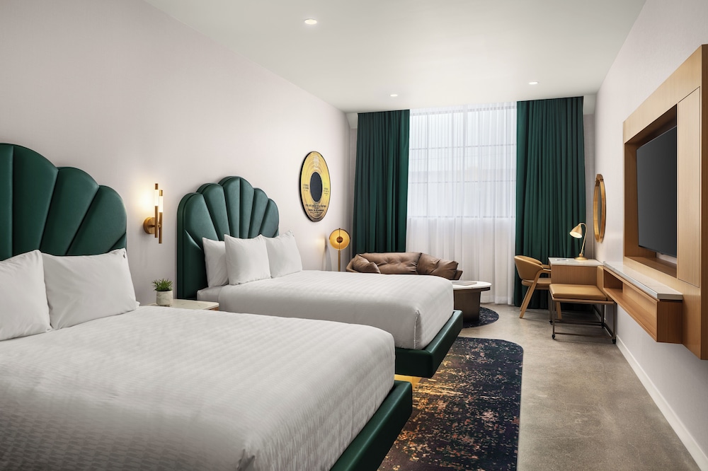 Suite, Terrace (Gold, Two Queens)
