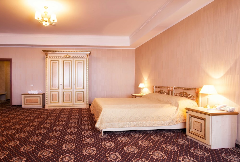 Deluxe Suite photo 2