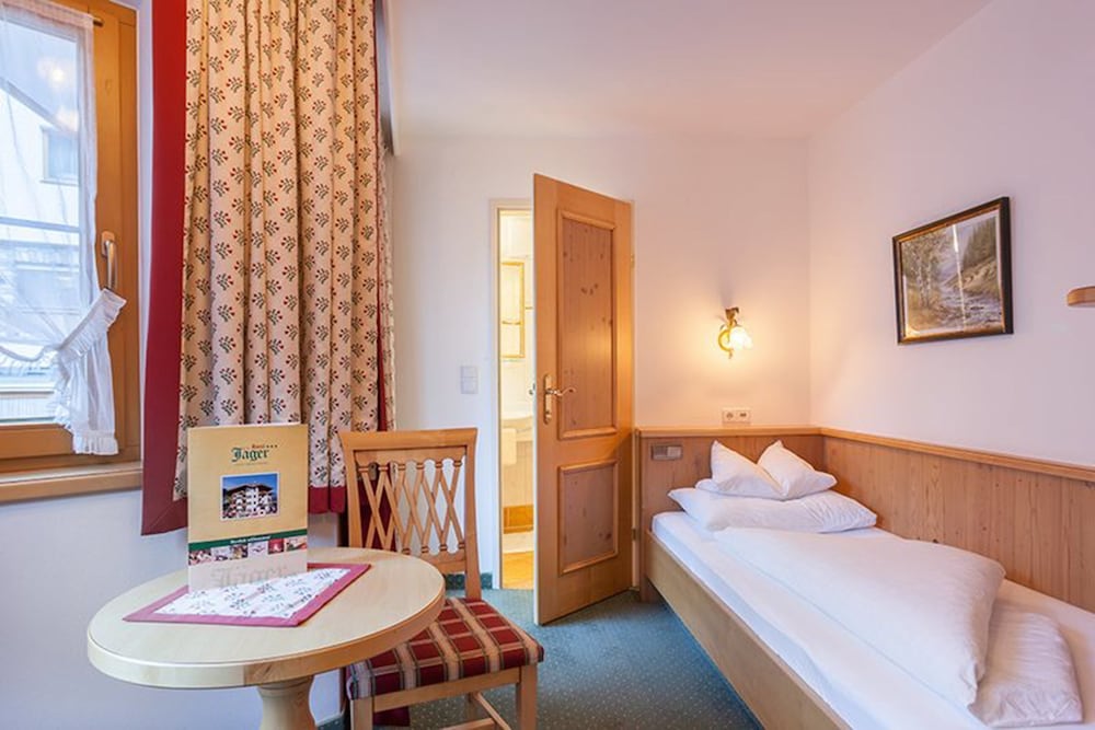 Single Room, Balcony, Mountain View photo 1