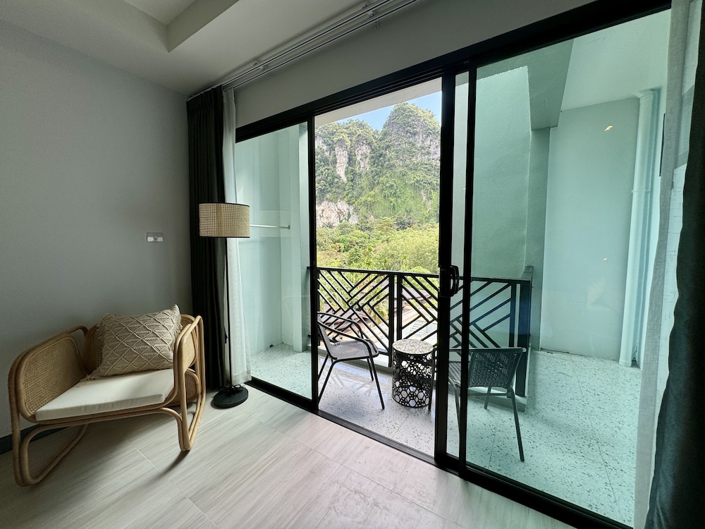 Superior Room, 1 King Bed, Pool View - Photo 7