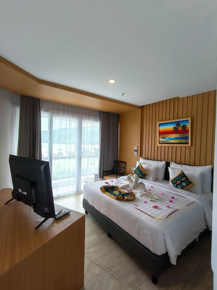 Suite Room - Photo 4
