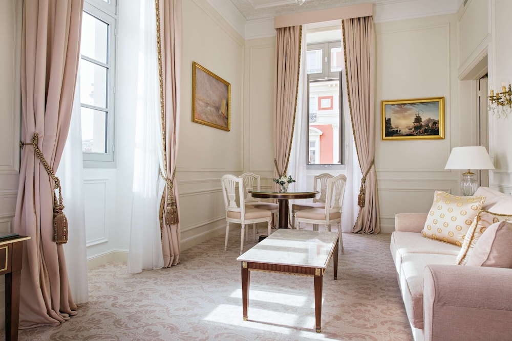 Palais Suite with One King Bed