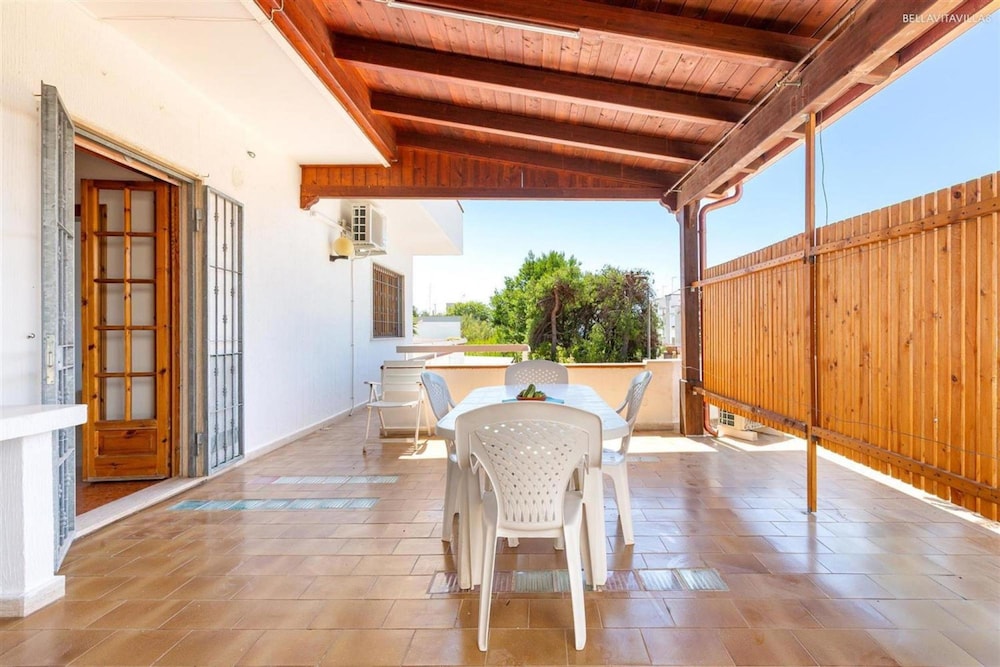 Villa photo 2
