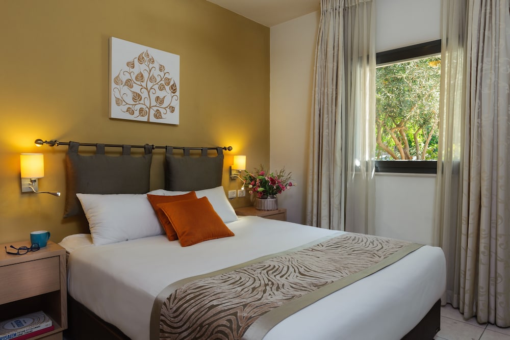 Suite, Terrace, Garden Area