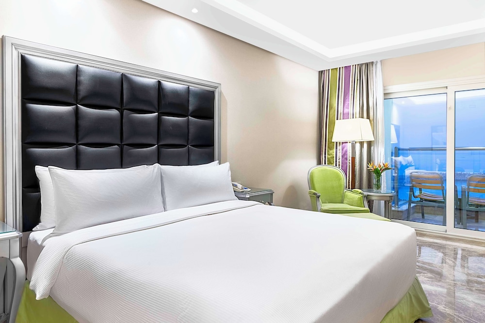 Room, 1 King Bed (Full Sea View) - Photo 4