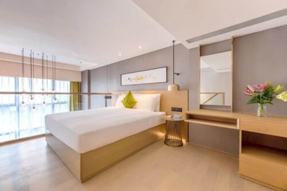 Signature Suite