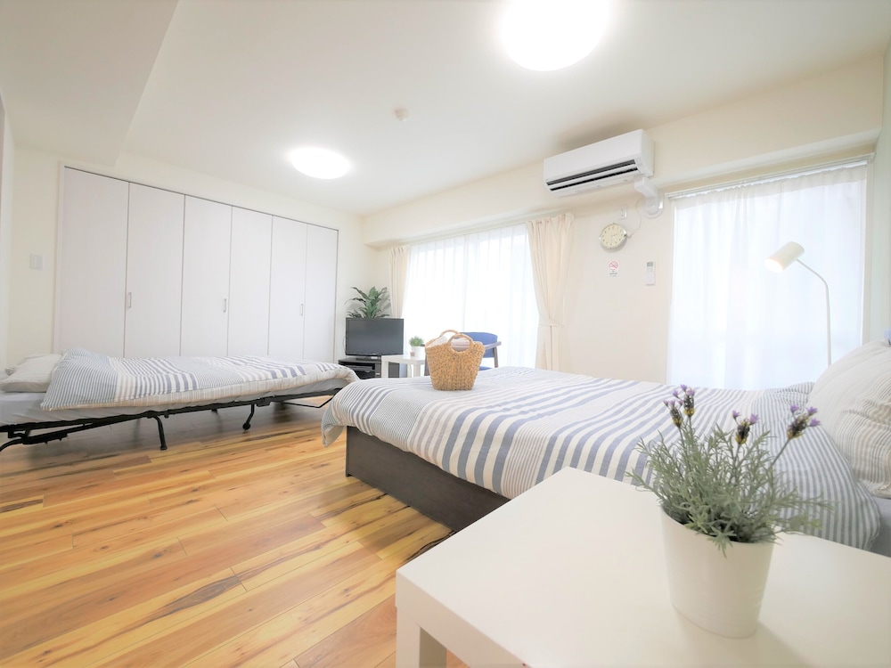 Room (/4) photo 2