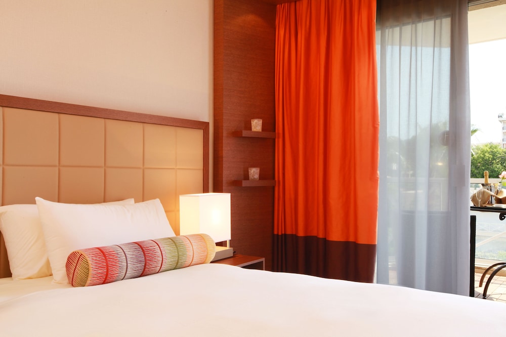 Room, 1 Queen Bed, Balcony, Partial Sea View (Balcony)
