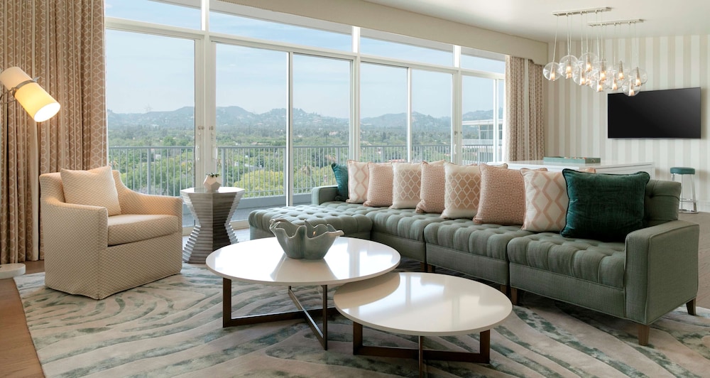 Presidential Suite thumbnail 5