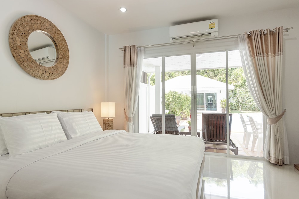 Villa, 3 Bedrooms, Poolside photo 1