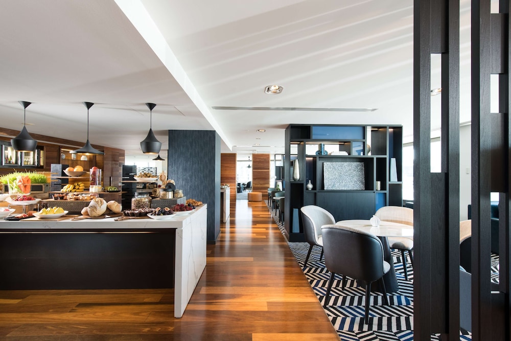 Pacific Club Room (Pacific Club Access) - Photo 10