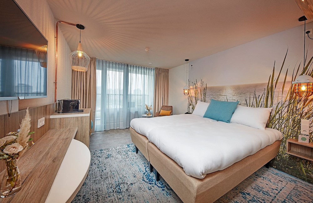 Comfort Double or Twin Room, 1 King Bed, Sea View - Photo 2