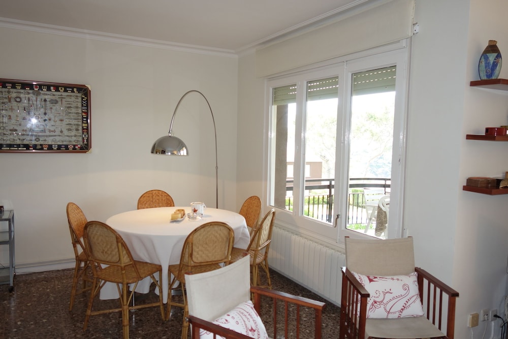 Apartment, 4 Bedrooms, 2 Bathrooms, Pool View photo 2