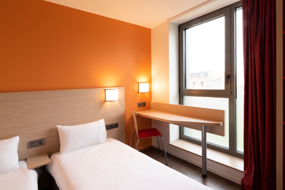Standard Room, 2 Twin Beds photo 3