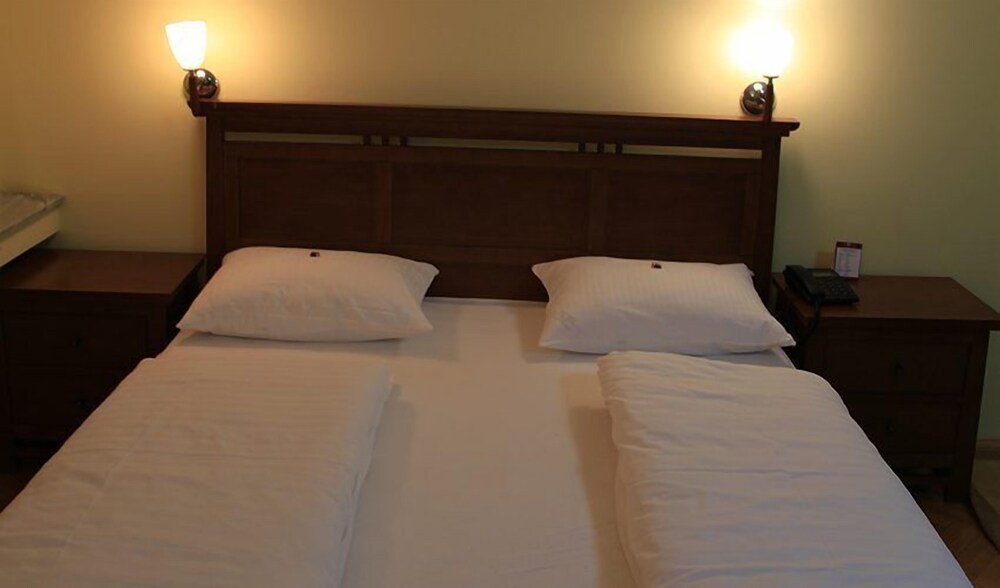 Standard Double or Twin Room - Photo 3