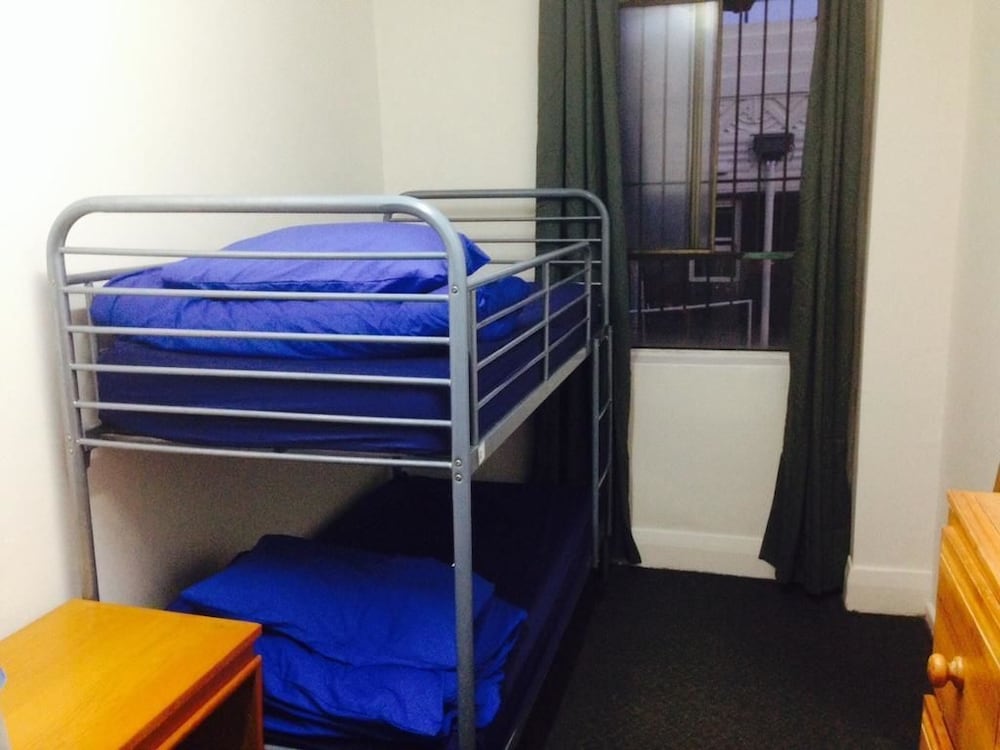 Standard 4 Bed Mixed Dorm photo 2