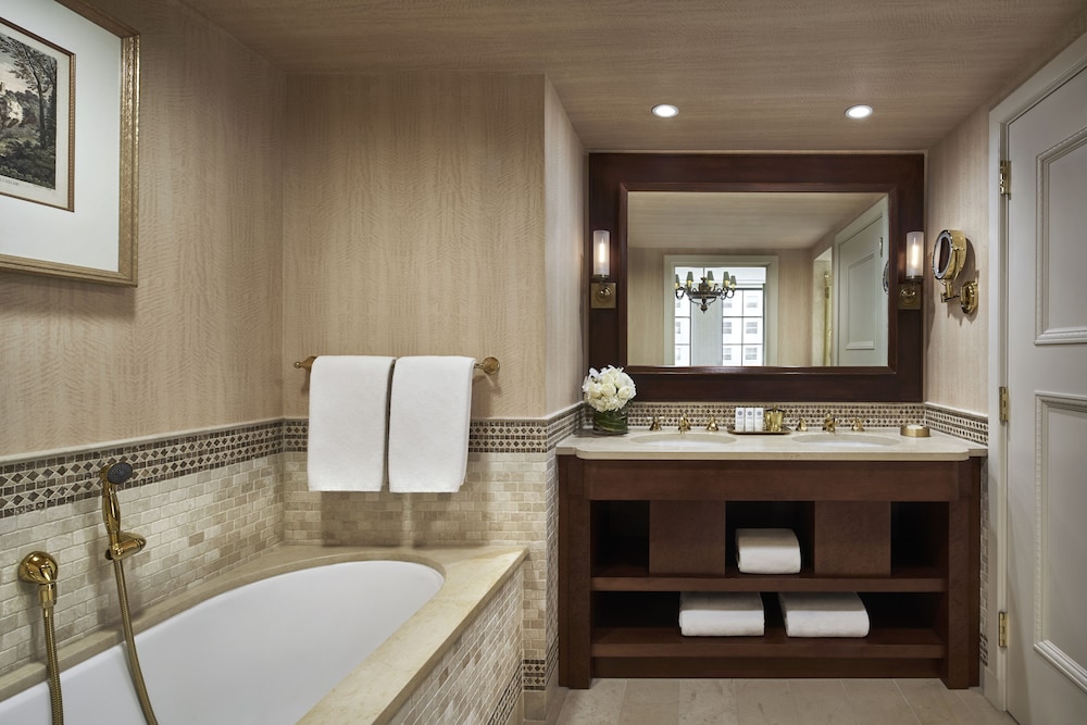Suite, 1 Bedroom - Photo 9