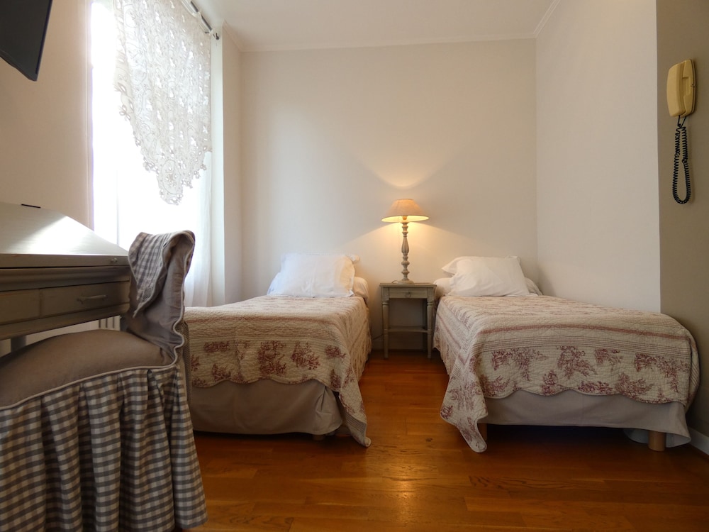 Twin Room Street Side photo 3