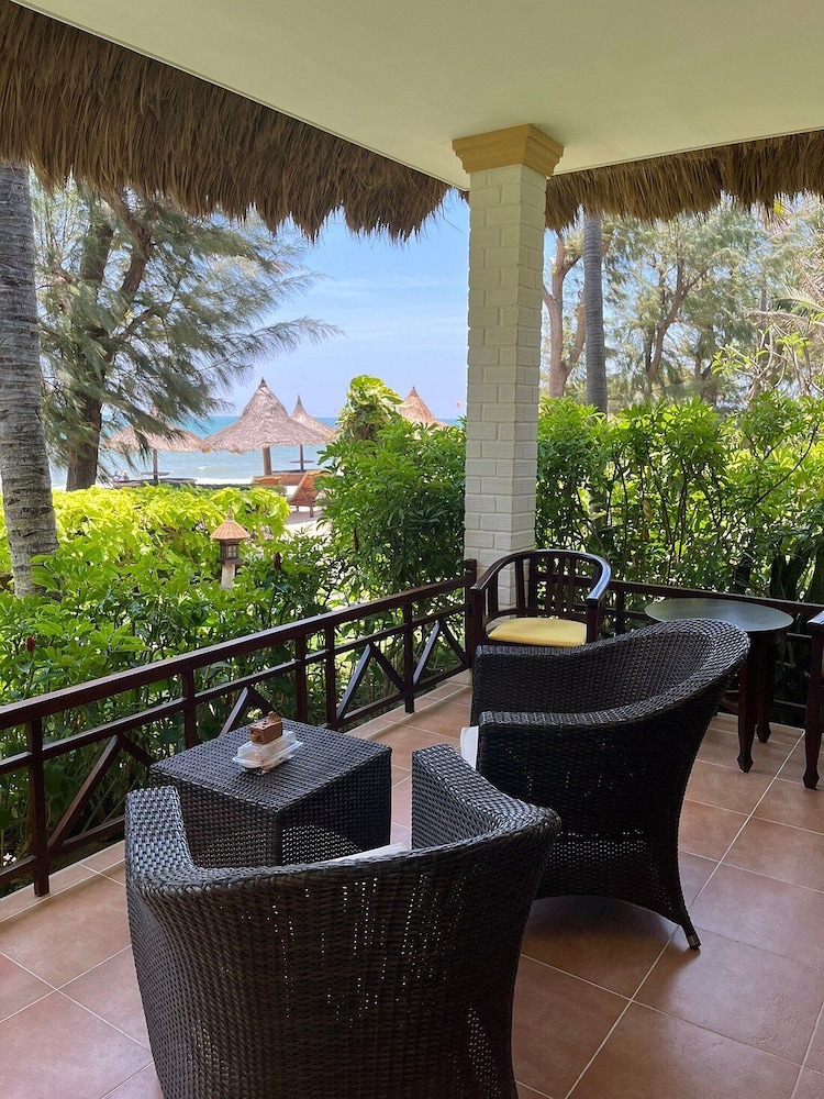 Villa, Beachfront - Photo 7