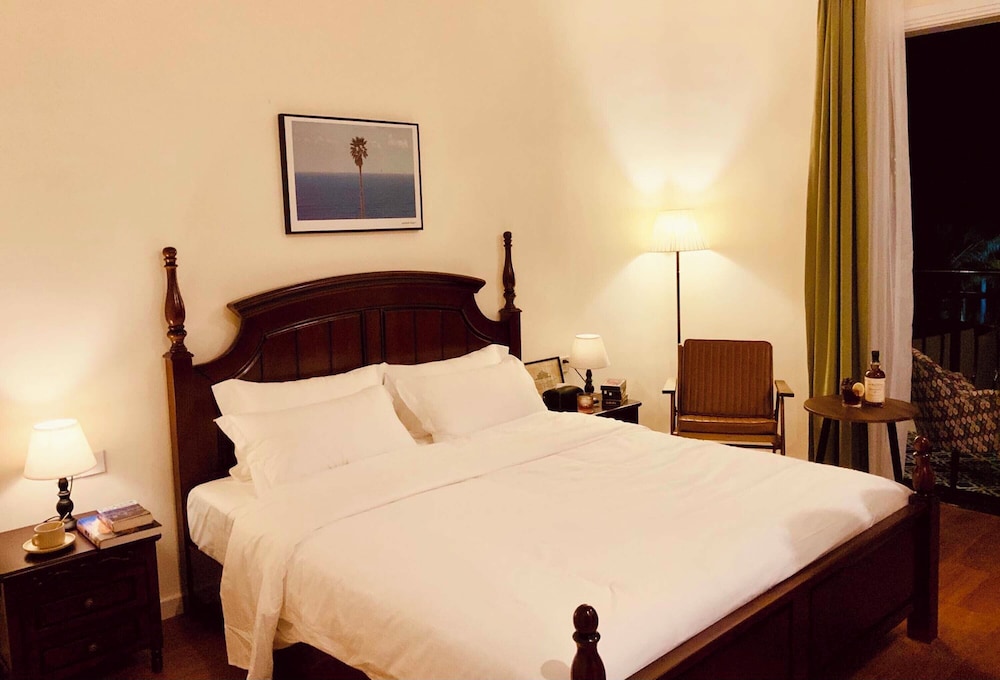 Senior Double Room, Balcony, Pool View photo 3