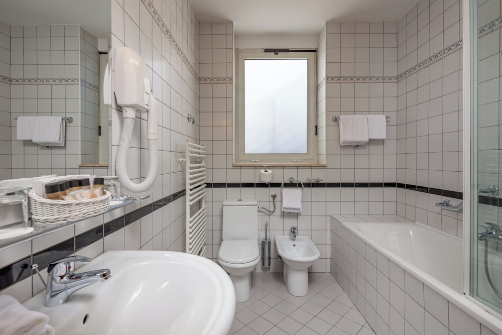 Standard Triple Room - Photo 4