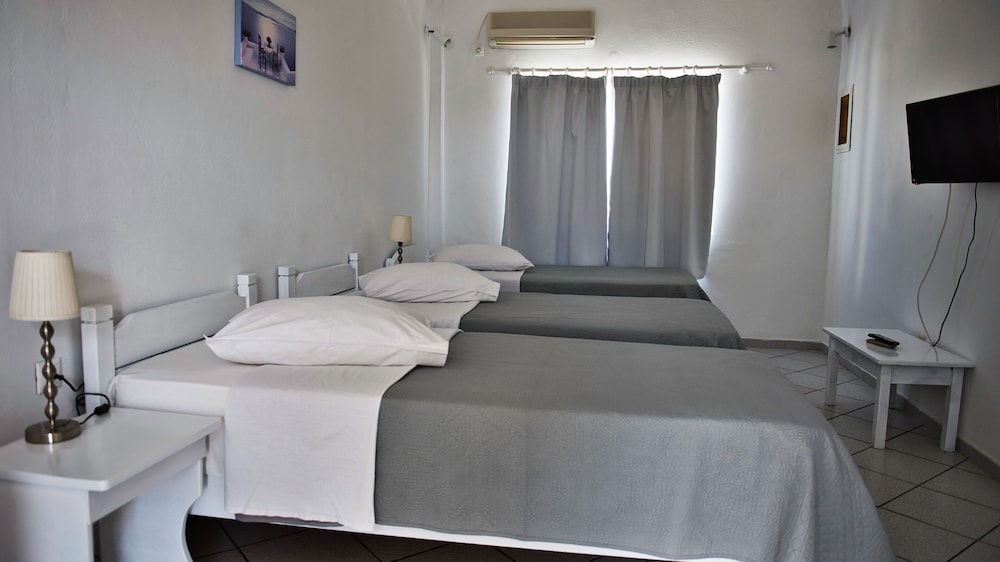 Triple Room, Pool View - Photo 15