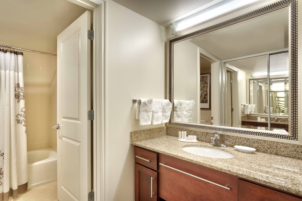 Suite, 1 Bedroom - Photo 12