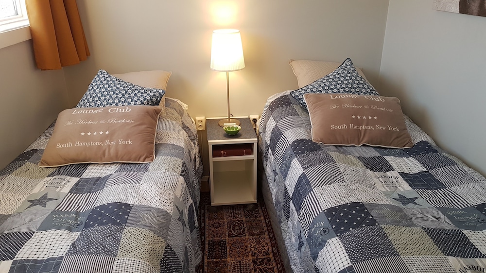 Economy Twin Room, 2 Twin Beds, Shared Bathroom, Ocean View photo 1