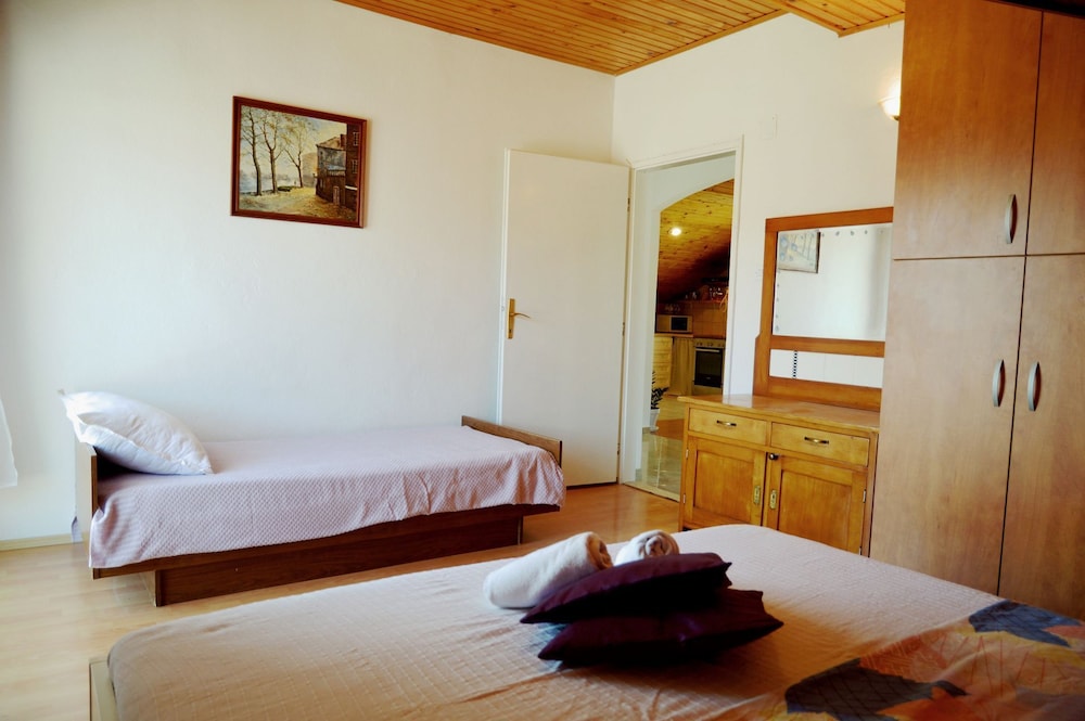 Apartment (Mira - Apartment With 2 Parking Place)