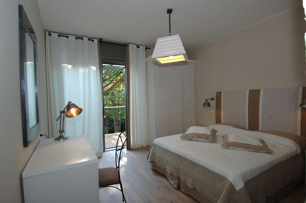 Deluxe Double Room On The Sea And Pinewoodside With Balcony photo 1