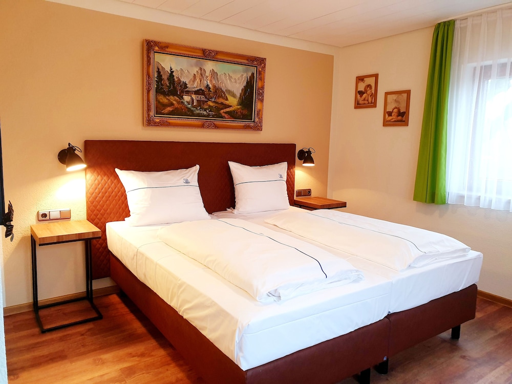 Comfort Room, 1 Queen Bed, Non Smoking photo 2