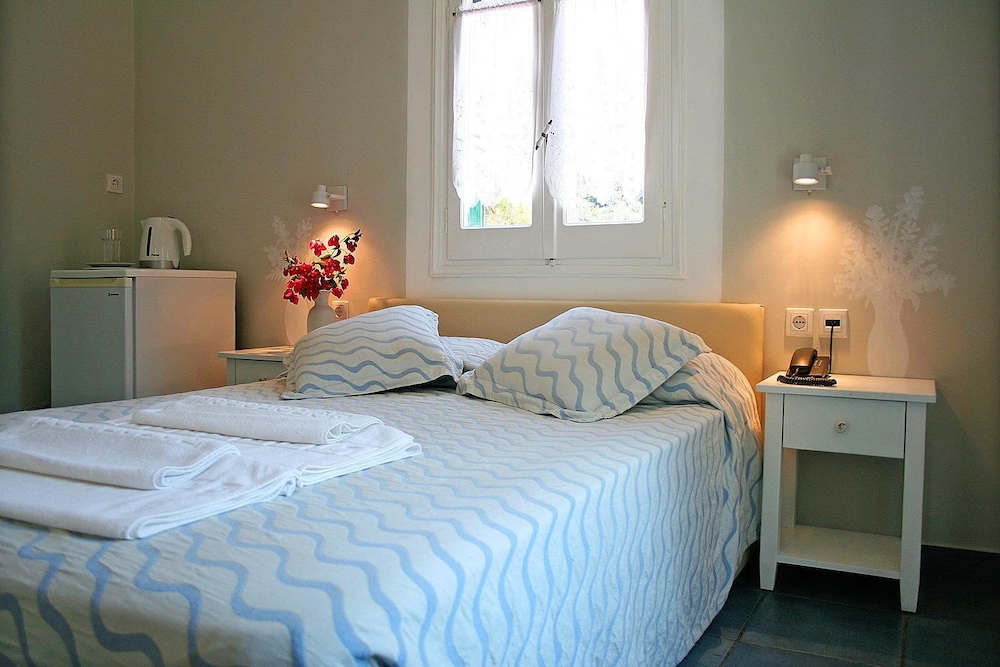 Double or Twin Room, 1 Double or 2 Twin Beds, Partial Sea View, Beachside