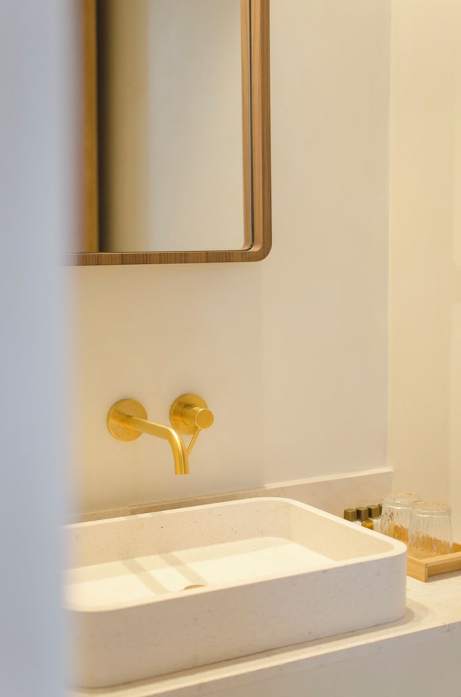 Deluxe Room - Photo 17