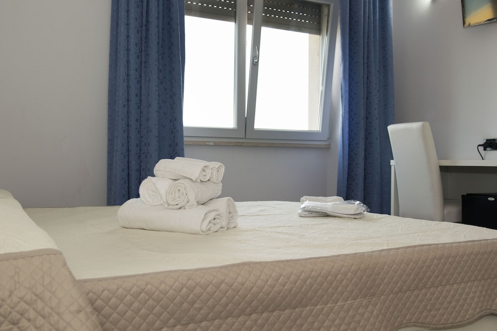 Standard Double or Twin Room photo 3