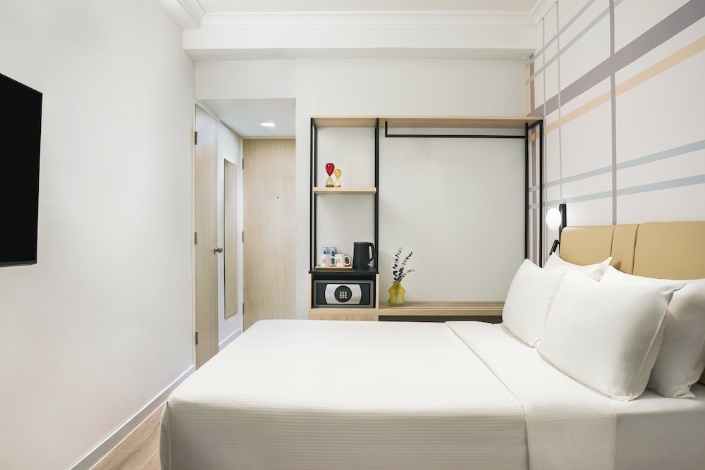 Superior Room, 1 King Bed (Mini) photo 2