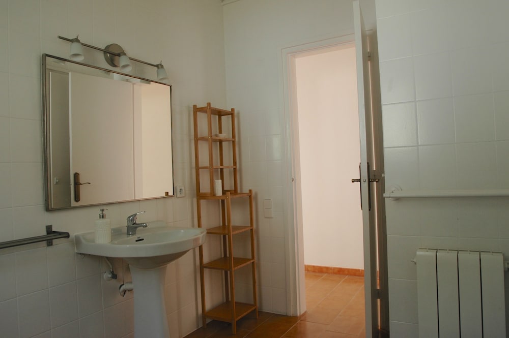 House, 4 Bedrooms photo 2