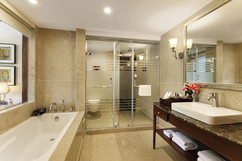 Luxury Suite photo 3