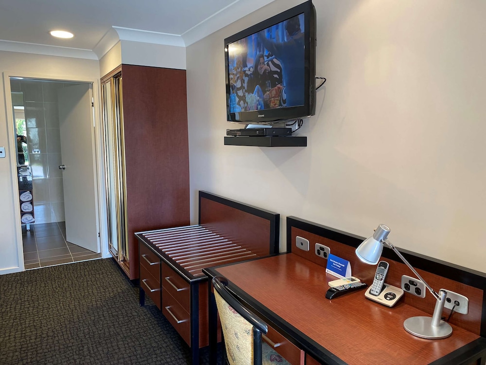 Deluxe Room, Multiple Beds, Non Smoking, Microwave - Photo 2