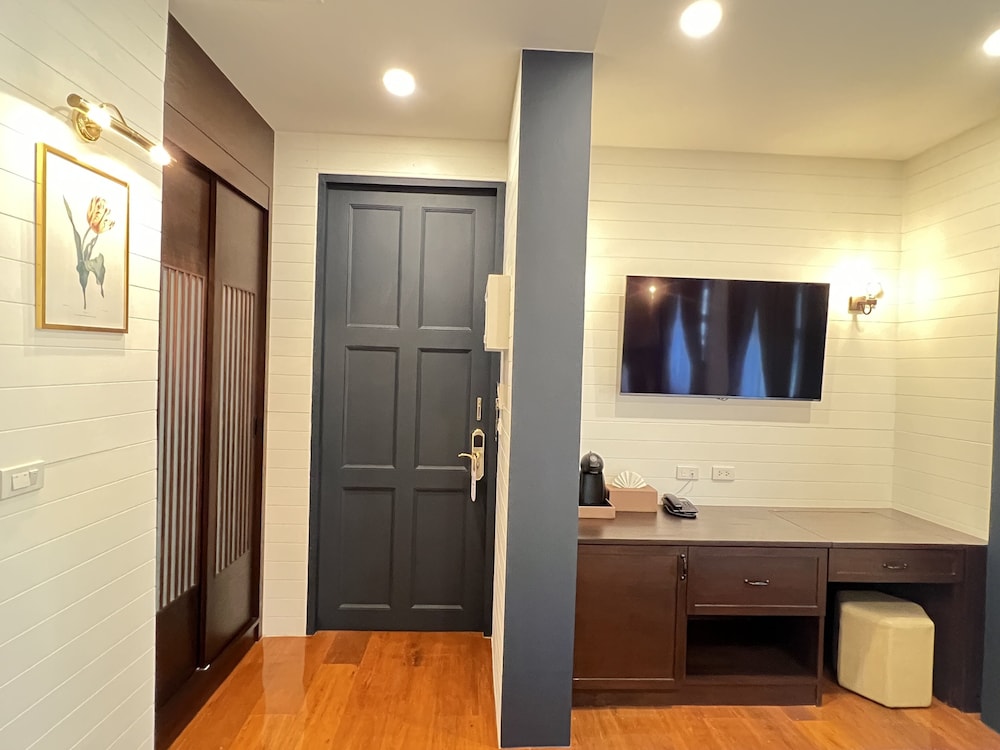Deluxe Suite - Photo 6