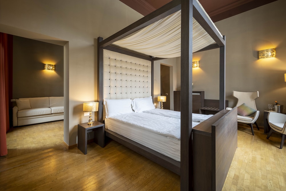 Deluxe Room, 2 Bedrooms, Refrigerator, City View photo 3