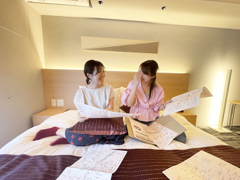 Deluxe Double Room, Non Smoking (Premier) thumbnail 5
