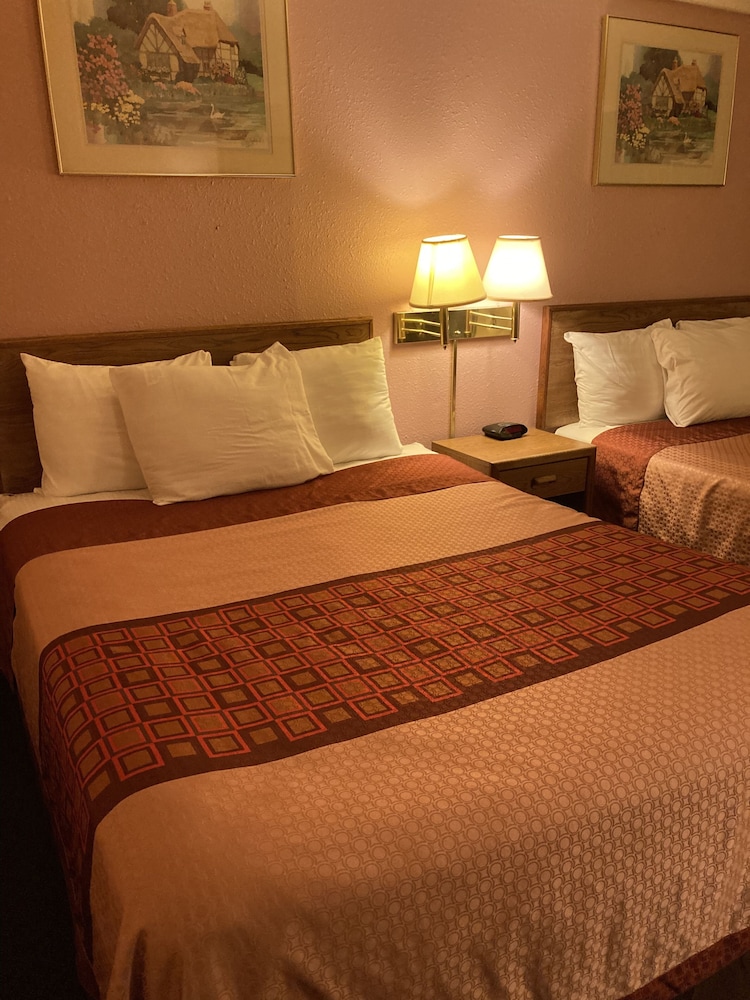 Luxury Single Room, 2 Queen Beds, Non Smoking, Garden View photo 2