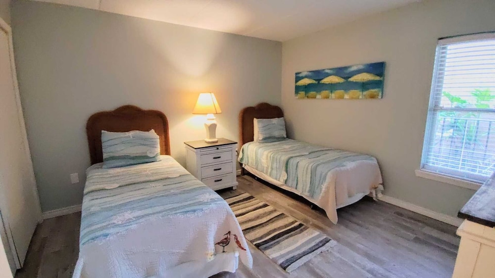 Condo, 2 Bedrooms