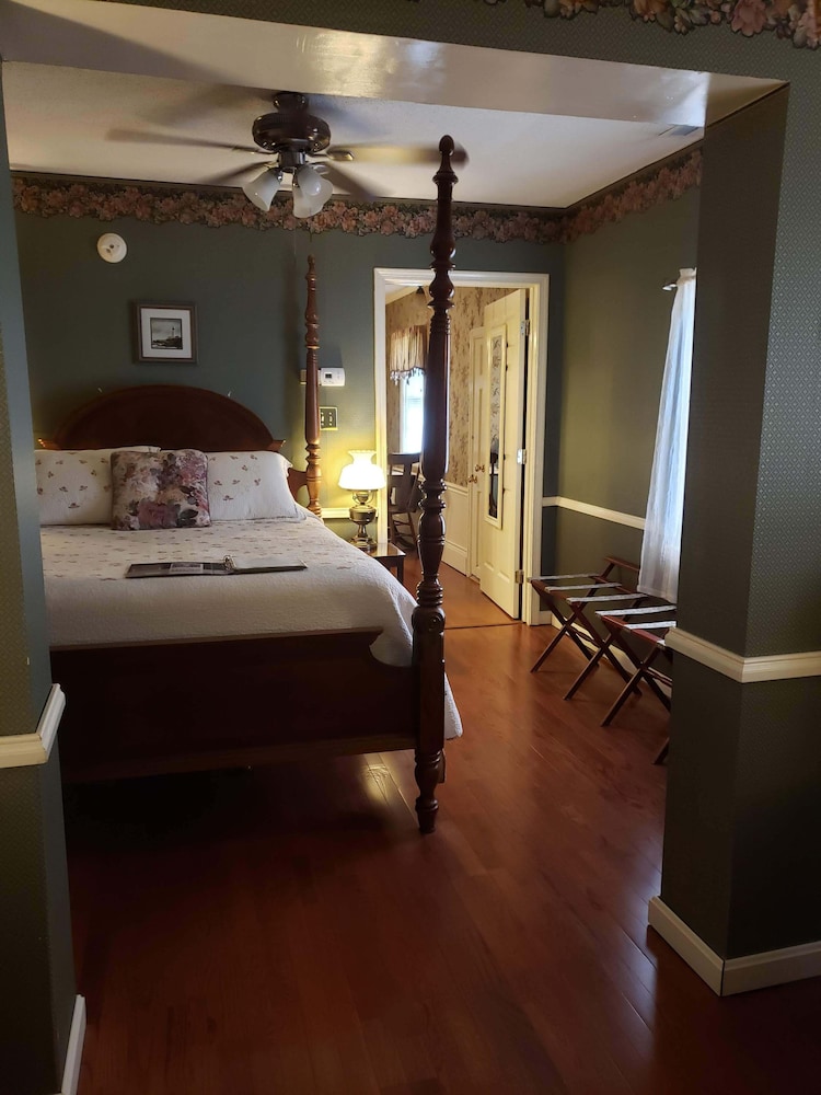 The Carriage House Suite photo 2