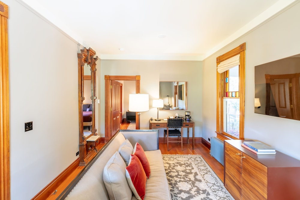Deluxe Suite (Lodge Deluxe Suite)