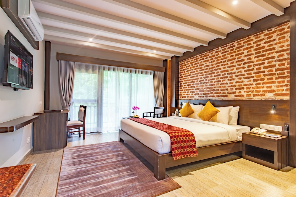 STANDARD QUEEN ROOM