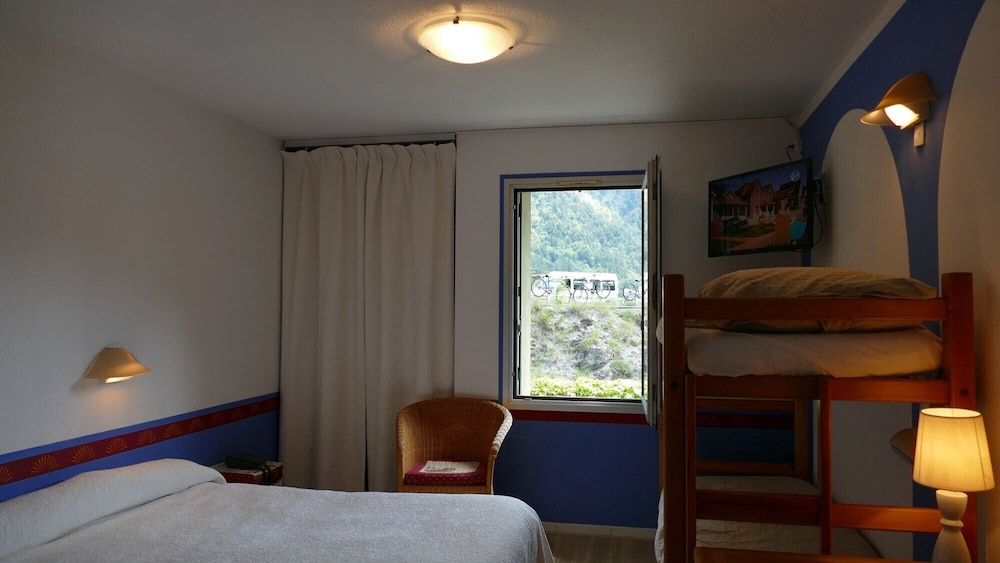 Family Room, Multiple Beds photo 2