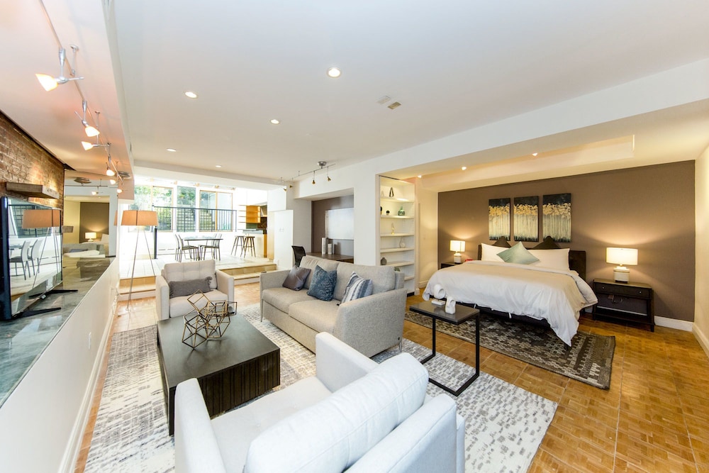 Deluxe Studio Suite