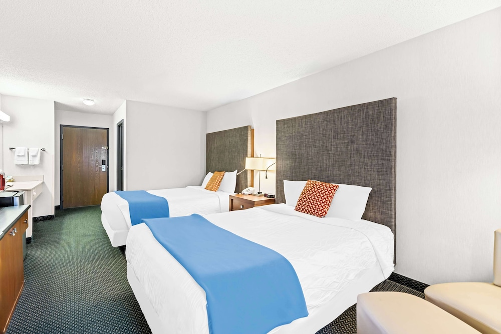 Room, 2 Queen Beds, Non Smoking - Photo 1