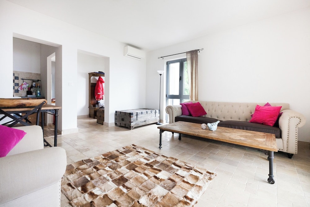 Family Apartment, 2 Bedrooms, Sea View photo 3